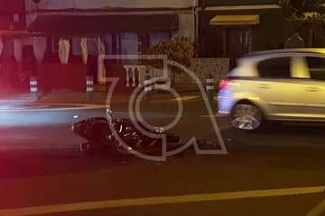 Un motorista sufre lesiones en una colisión con un coche en Lomo Cementerio (Foto TA)